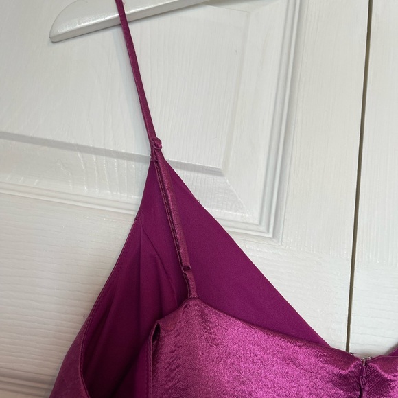 NWOT Express metallic fuchsia midi cocktail dress size medium - Picture 10 of 12
